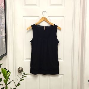 7|$30 Thyme Top Size Medium Black color